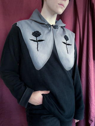 Throned Capelet